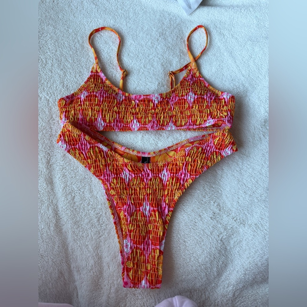 Vibrant bikini set